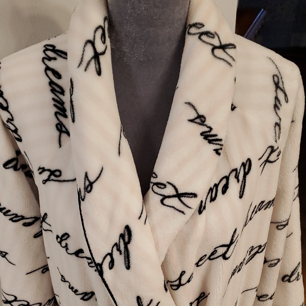 Victoria's Secretpinkand Black Script Robe - Picture 2 of 8